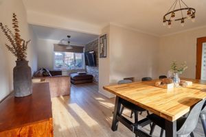 Lounge/Diner- click for photo gallery